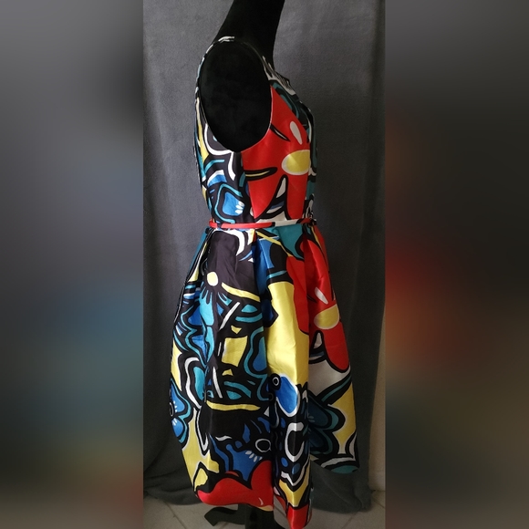 Vibrant Retro Floral Print Dress - Picture 4 of 9